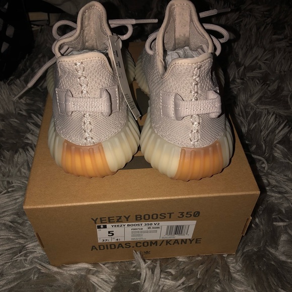 Sesame Yeezy - Picture 3 of 4